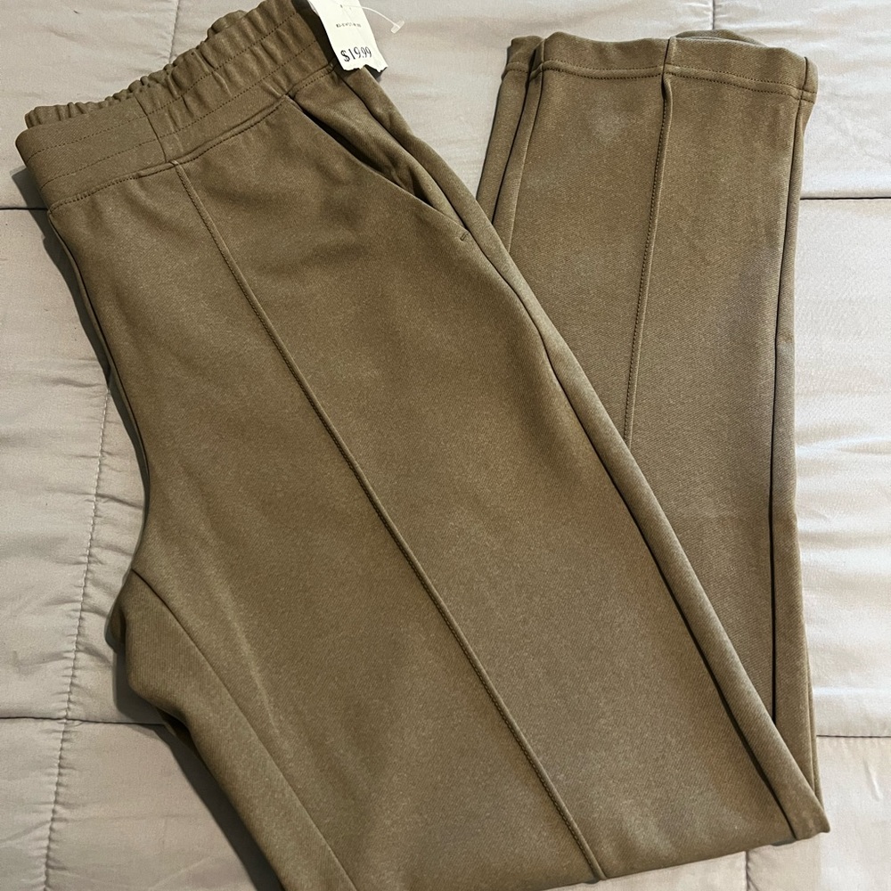 Women’s Mondetta Tan dress Pants with elastic waist and pockets Size Small NWT